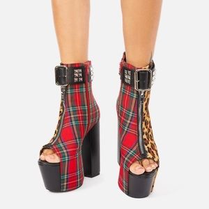 NEW NEVER WORN CHARLA TEDRICK HALF WILD PLATFORM